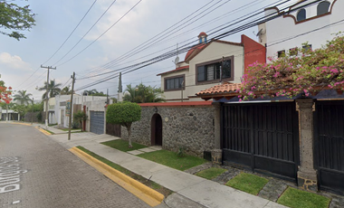 Casa en venta en precio de remate, Fraccionamiento Burgos de Cuernavaca ¡No se aceptan créditos!