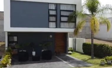 Casa en venta en fraccionamiento Valle Imperial