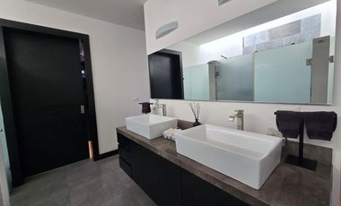 Casa en venta en fraccionamiento Valle Imperial