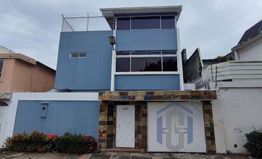 Casa remodelada en venta en el barrio Centenario - Sur de Guayaquil