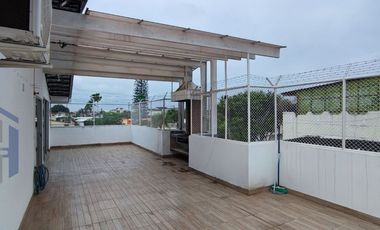 Casa remodelada en venta en el barrio Centenario - Sur de Guayaquil