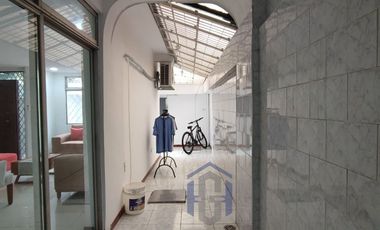 Casa remodelada en venta en el barrio Centenario - Sur de Guayaquil