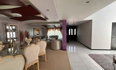 Casa en renta, amplia y luminosa en fraccionamiento exclusivo, a una cuadra de Costco y Galerías Metepec