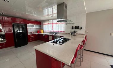 Casa en renta, amplia y luminosa en fraccionamiento exclusivo, a una cuadra de Costco y Galerías Metepec