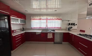 Casa en renta, amplia y luminosa en fraccionamiento exclusivo, a una cuadra de Costco y Galerías Metepec