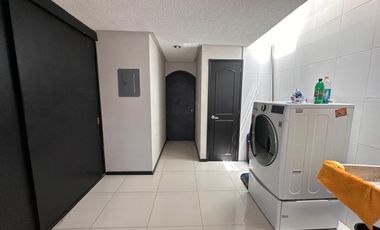 Casa en renta, amplia y luminosa en fraccionamiento exclusivo, a una cuadra de Costco y Galerías Metepec
