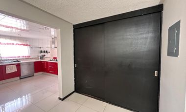Casa en renta, amplia y luminosa en fraccionamiento exclusivo, a una cuadra de Costco y Galerías Metepec