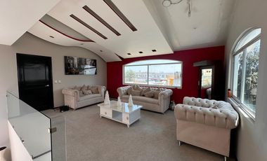 Casa en renta, amplia y luminosa en fraccionamiento exclusivo, a una cuadra de Costco y Galerías Metepec
