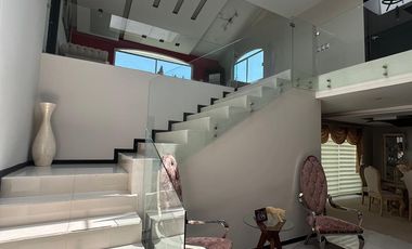 Casa en renta, amplia y luminosa en fraccionamiento exclusivo, a una cuadra de Costco y Galerías Metepec