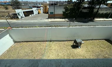 Casa en renta, amplia y luminosa en fraccionamiento exclusivo, a una cuadra de Costco y Galerías Metepec