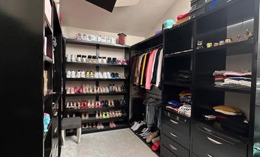 Casa en renta, amplia y luminosa en fraccionamiento exclusivo, a una cuadra de Costco y Galerías Metepec