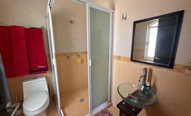 Casa en renta, amplia y luminosa en fraccionamiento exclusivo, a una cuadra de Costco y Galerías Metepec