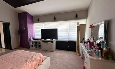 Casa en renta, amplia y luminosa en fraccionamiento exclusivo, a una cuadra de Costco y Galerías Metepec