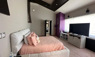 Casa en renta, amplia y luminosa en fraccionamiento exclusivo, a una cuadra de Costco y Galerías Metepec