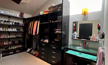 Casa en renta, amplia y luminosa en fraccionamiento exclusivo, a una cuadra de Costco y Galerías Metepec