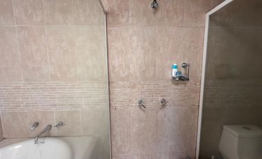 Casa en renta, amplia y luminosa en fraccionamiento exclusivo, a una cuadra de Costco y Galerías Metepec