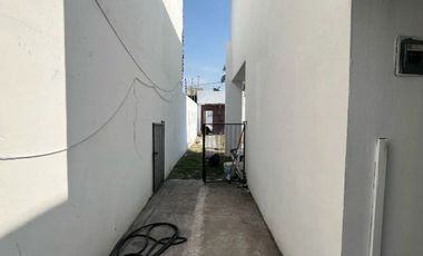 RENTO CASA DE 2 NIVELES CON TODOS LOS SERVICIOS EN COL PLAN DE AYALA