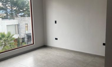 LINDA CASA POR ESTRENAR
