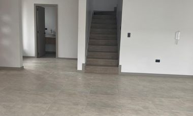 LINDA CASA POR ESTRENAR