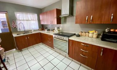 CASA EN VENTA EN JARDINES DE LOS ARCOS, GUADALAJARA JALISCO