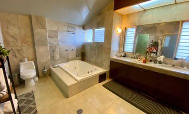 CASA EN VENTA EN JARDINES DE LOS ARCOS, GUADALAJARA JALISCO