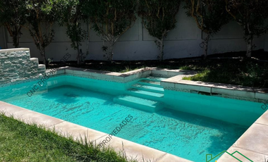 Venta de Casa amplia con piscina.