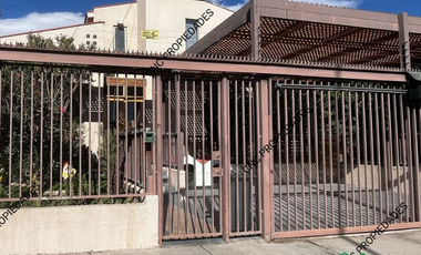 Venta de Casa amplia con piscina.