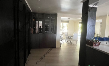 Venta de Casa amplia con piscina.