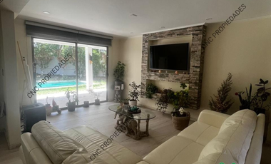 Venta de Casa amplia con piscina.