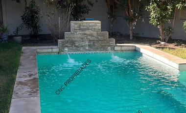 Venta de Casa amplia con piscina.