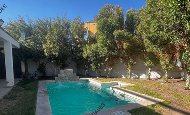 Venta de Casa amplia con piscina.