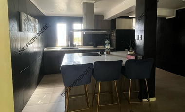 Venta de Casa amplia con piscina.
