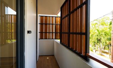 Rumah Dijual Pondok Bambu Duren Sawit Jakarta Timur Tropis Modern Dinding Full Bata Merah [AR146]