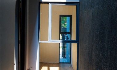 Rumah Dijual Pondok Bambu Duren Sawit Jakarta Timur Tropis Modern Dinding Full Bata Merah [AR146]