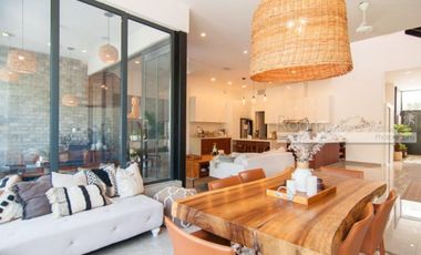 ELEGANTE CASA DENTRO DEL EXCLUSIVO DESARROLLO DE PUERTO AVENTURAS