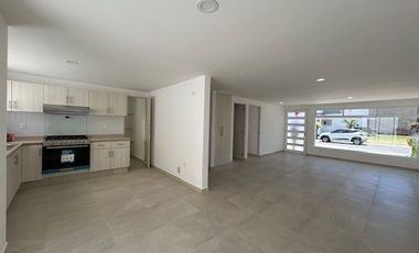 CASA EN RENTA EN TOLUCA DE 4 RECAMARAS EN FUENTES DE SAN JOSE  LISTA PARA ESTRENAR