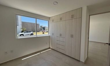 CASA EN RENTA EN TOLUCA DE 4 RECAMARAS EN FUENTES DE SAN JOSE  LISTA PARA ESTRENAR