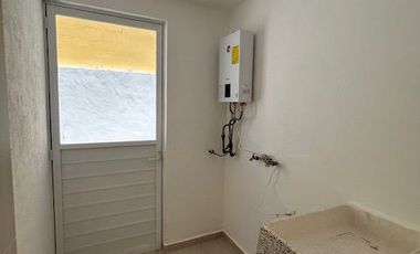 CASA EN RENTA EN TOLUCA DE 4 RECAMARAS EN FUENTES DE SAN JOSE  LISTA PARA ESTRENAR