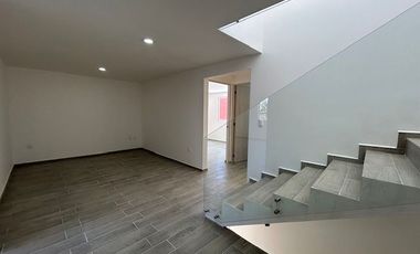 CASA EN RENTA EN TOLUCA DE 4 RECAMARAS EN FUENTES DE SAN JOSE  LISTA PARA ESTRENAR