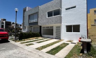 CASA EN RENTA EN TOLUCA DE 4 RECAMARAS EN FUENTES DE SAN JOSE  LISTA PARA ESTRENAR