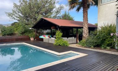 HERMOSA PROPIEDAD EN ARRIENDO 5 DORMITORIOS 4 BAÑOS