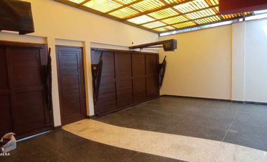 VENDO CASA FRENTE A PARQUE en San Juan de Miraflores