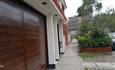 VENDO CASA FRENTE A PARQUE en San Juan de Miraflores
