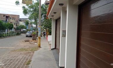 VENDO CASA FRENTE A PARQUE en San Juan de Miraflores