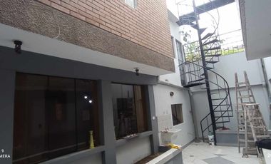 VENDO CASA FRENTE A PARQUE en San Juan de Miraflores