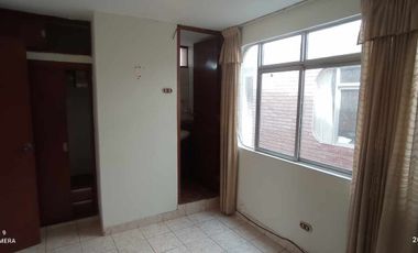 VENDO CASA FRENTE A PARQUE en San Juan de Miraflores