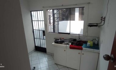 VENDO CASA FRENTE A PARQUE en San Juan de Miraflores