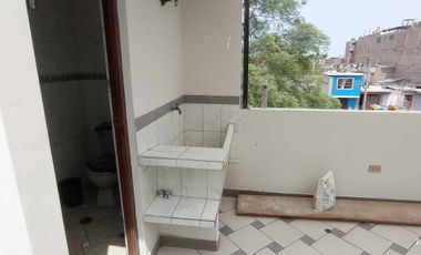 VENDO CASA FRENTE A PARQUE en San Juan de Miraflores