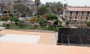 VENDO CASA FRENTE A PARQUE en San Juan de Miraflores