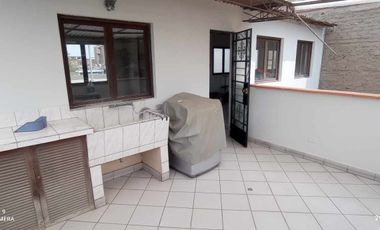 VENDO CASA FRENTE A PARQUE en San Juan de Miraflores